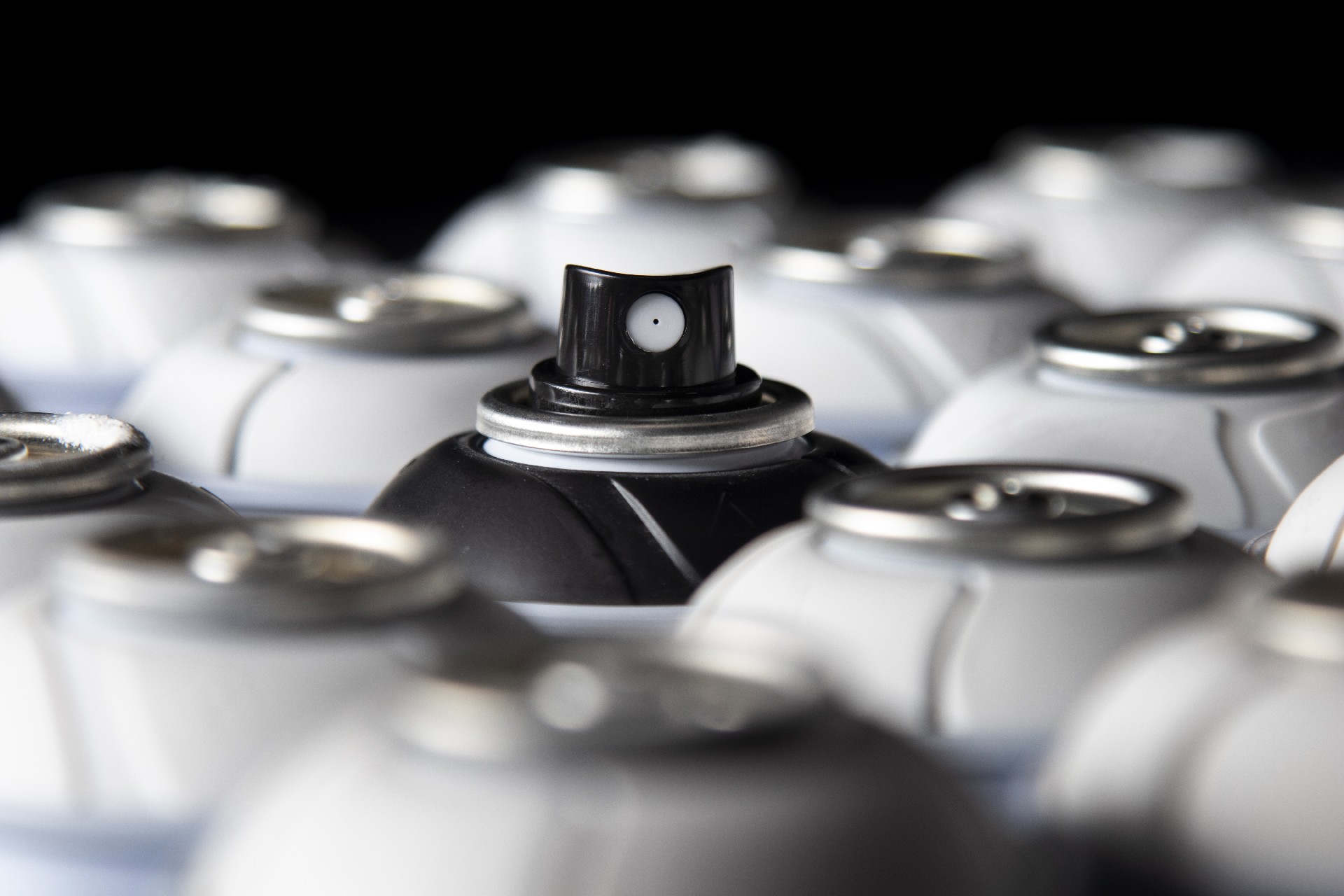 烤漆與自噴漆耐久性對比分析：工藝、性能與應用場景全解析