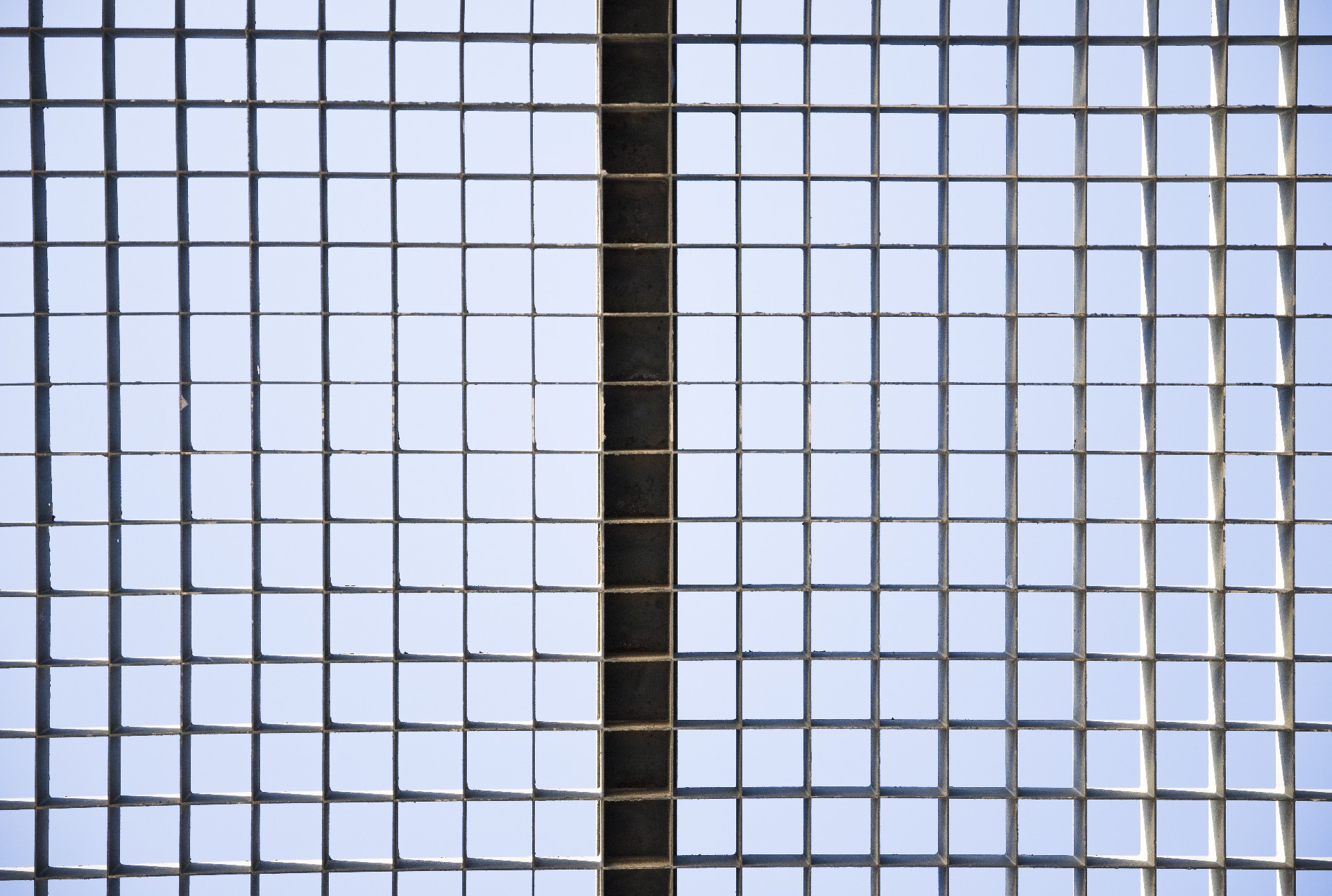 河北煤一、二期堆場(chǎng)防風(fēng)網(wǎng)防腐維護(hù)與現(xiàn)場(chǎng)補(bǔ)漆項(xiàng)目